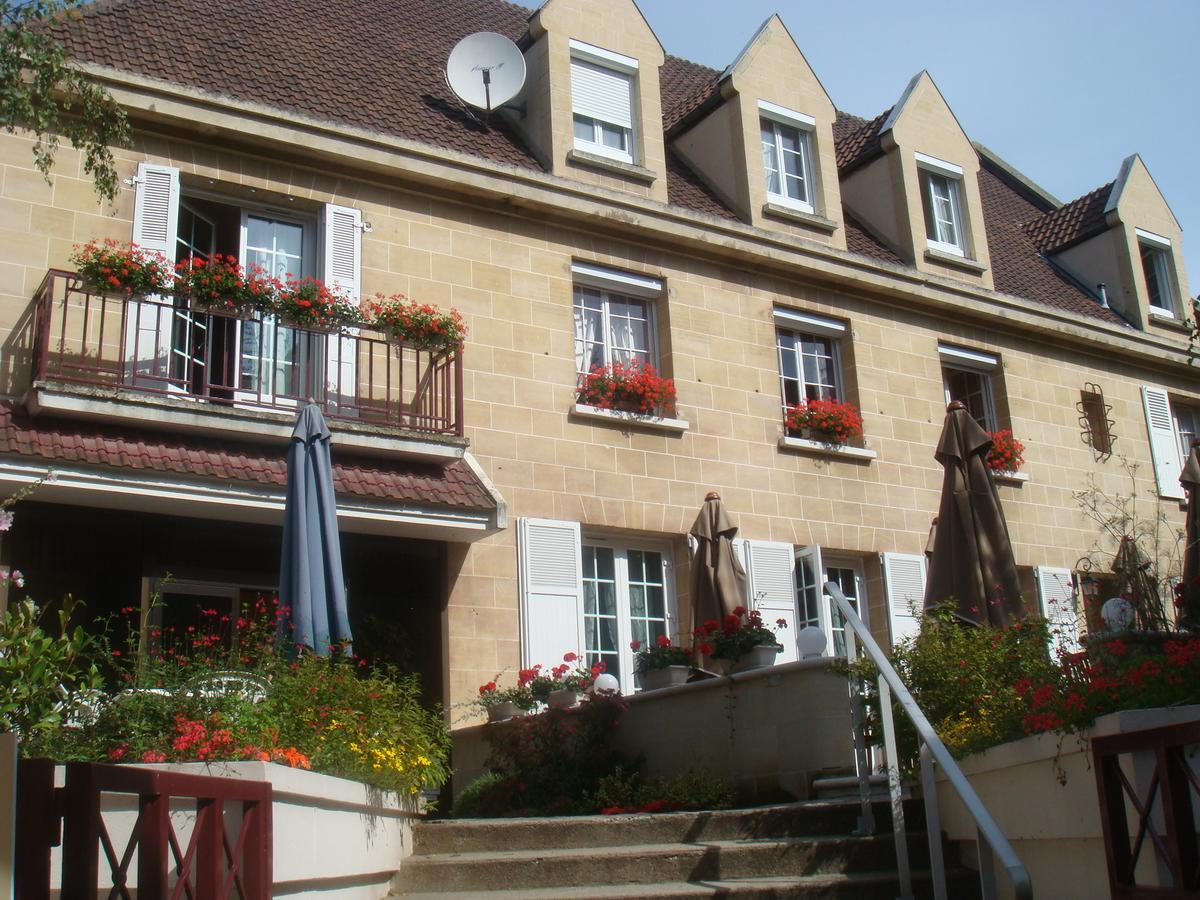 Logis Hôtel-Restaurant Les Airelles Neufchâtel-en-Bray Exterior foto